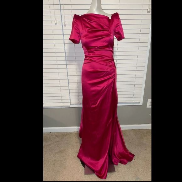 Talbot Runhof Noomi5 crepe satin gown - Picture 5 of 7